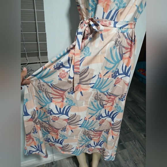 Tropical Print Halter Midi Dress - Picture 3 of 8